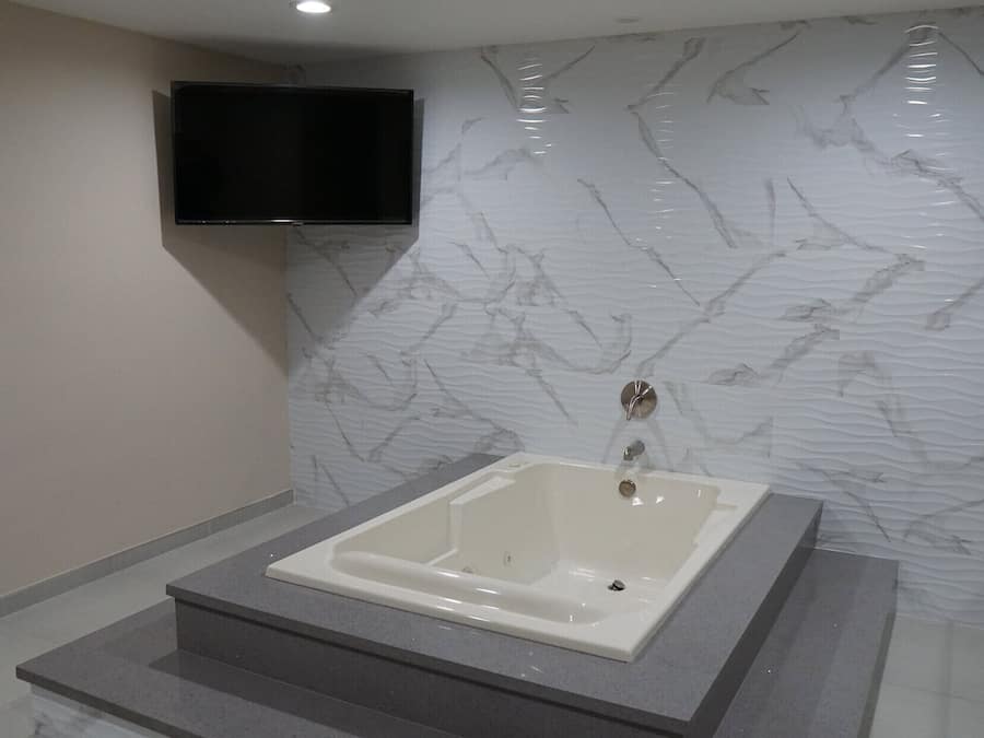 Honeymoon Room, 1 King Bed, Non Smoking, Jetted Tub | Jetted tub