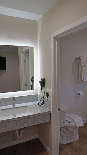 View from room - Sea Breeze Inn - LAX Airport, Los Angeles (Inglewood)