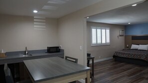 Honeymoon Room, 1 King Bed, Non Smoking, Jetted Tub