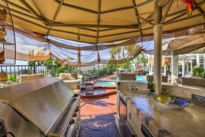 Terrace/patio - Luxe San Diego Getaway w/ Pool & Ocean Views (San Diego)