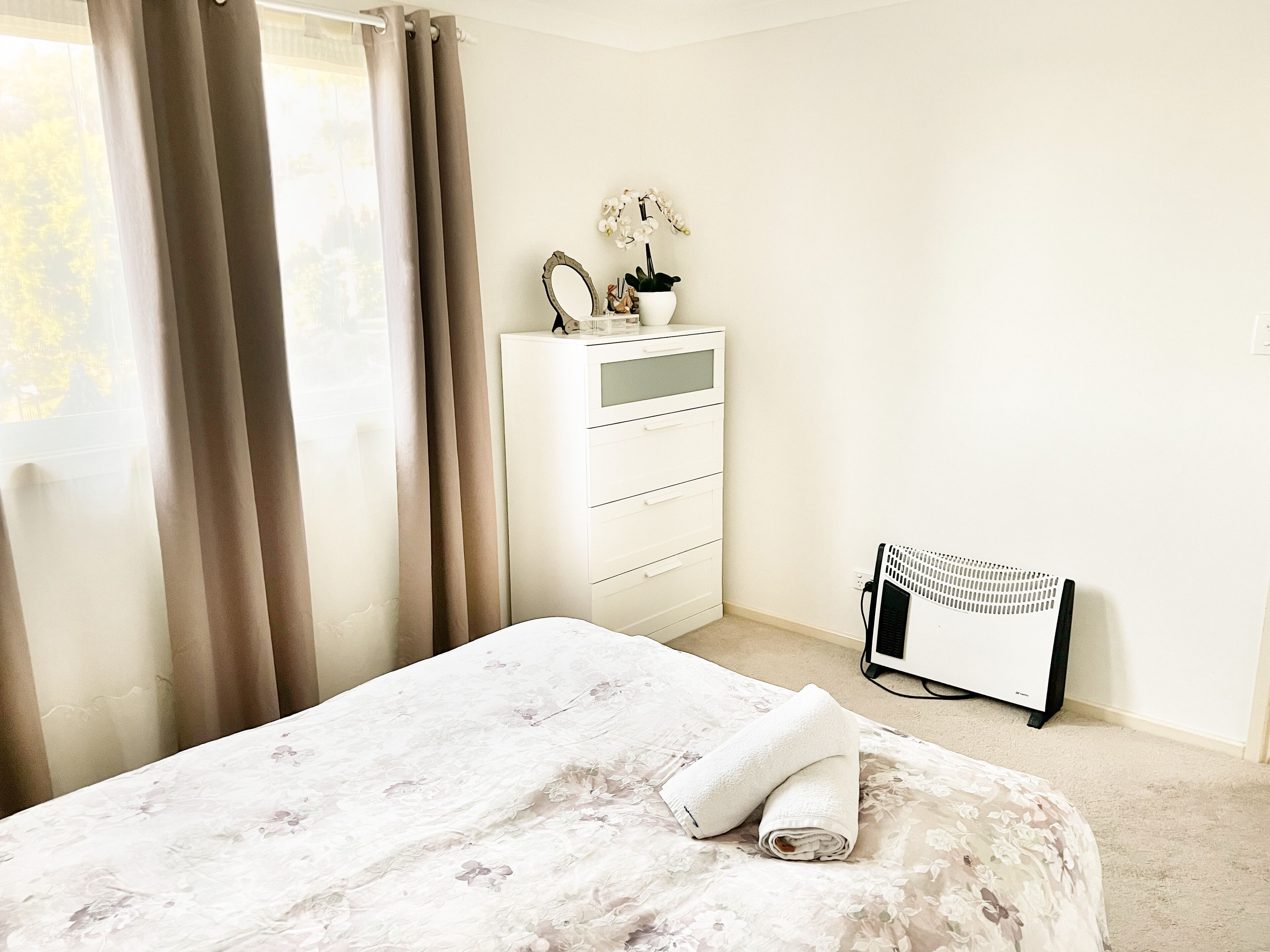 Bright & Beautiful Home on the Hills! — image 16