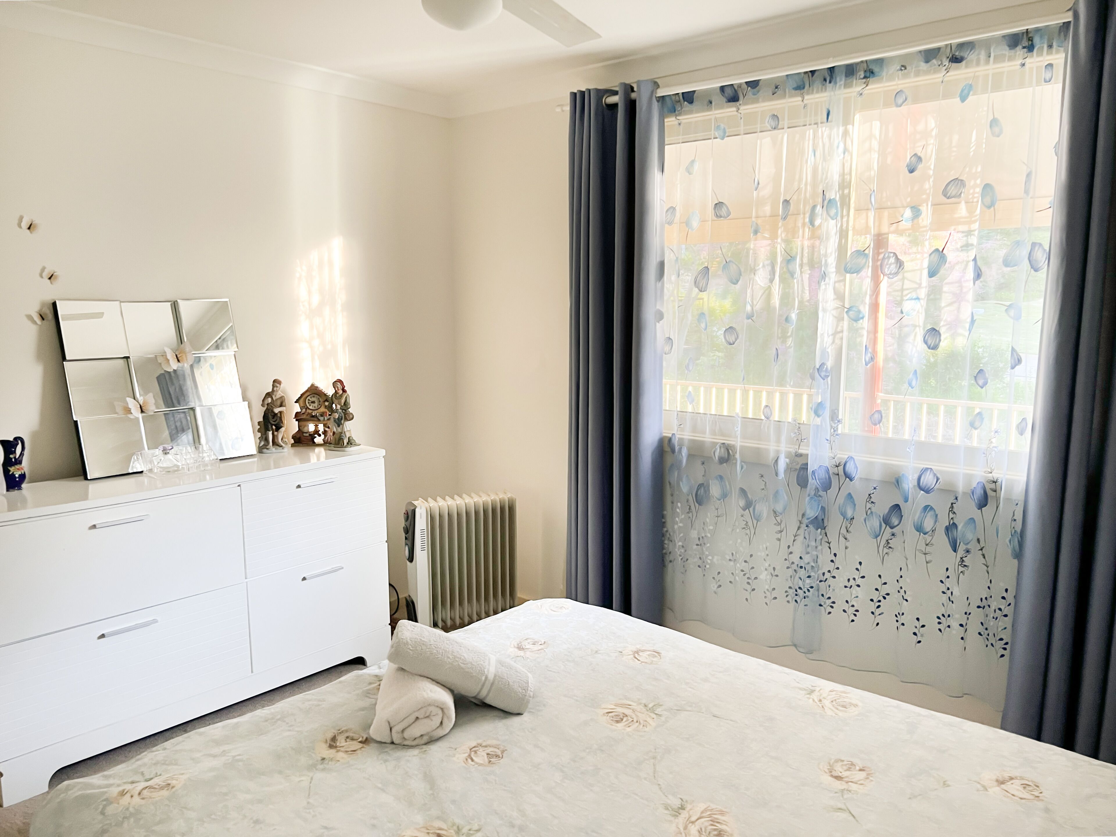 2 chambres, coffres-forts dans les chambres, bureau