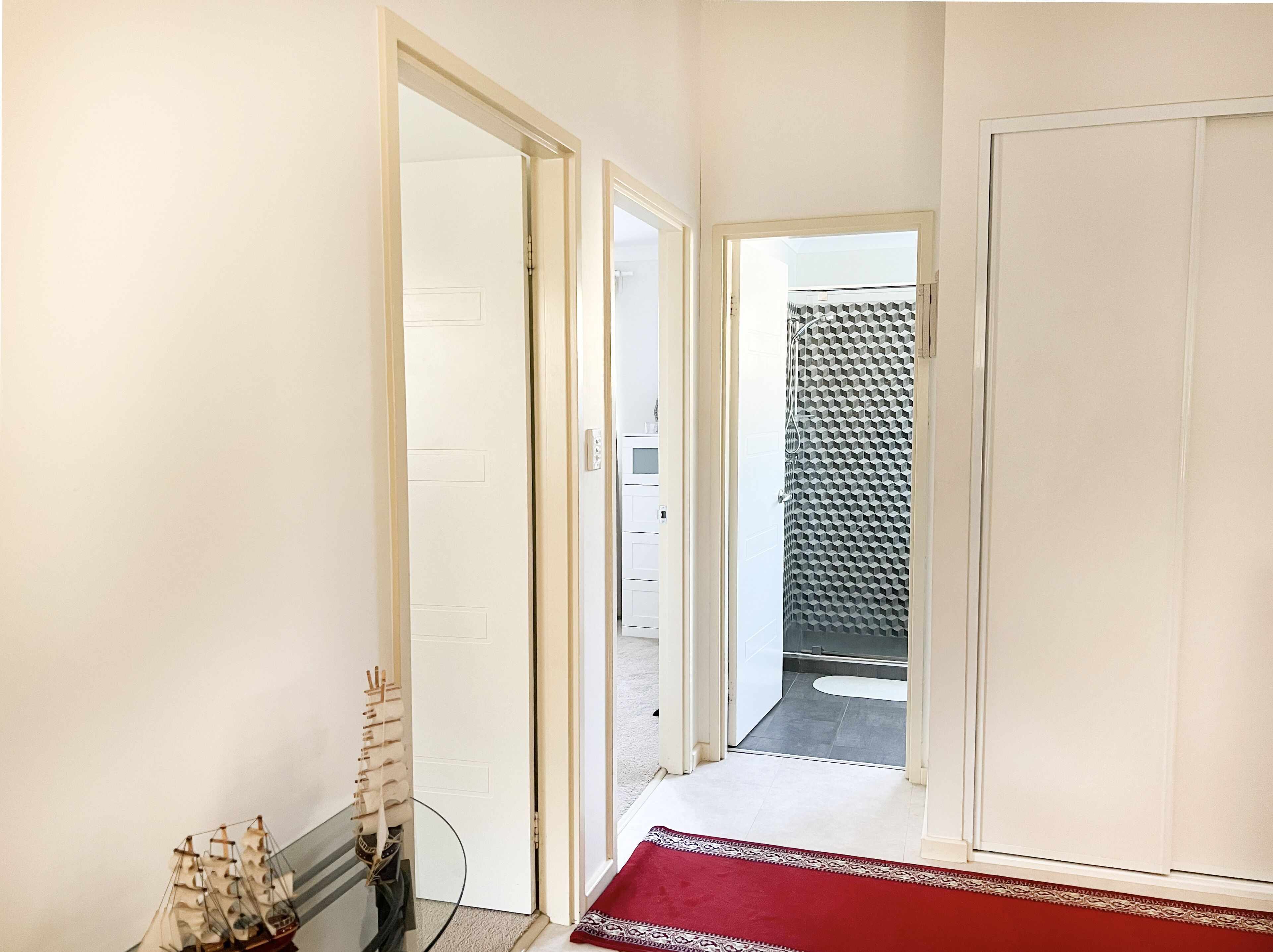 Bright & Beautiful Home on the Hills! — image 18