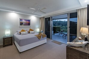 2 bedrooms, iron/ironing board, free WiFi, bed sheets - Poinciana 011 Hamilton Island - oceanviews, golf buggy and transfers (Hamilton Island)