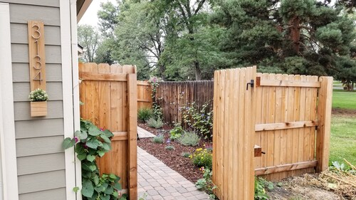 Modern Guesthouse ♥ Garage Parking ♥ Walk to RiNo ♥ Private Patio