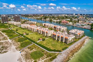 Exterior - Land's End 304 building 9 Beautifully remodeled, beach front w|stunning views (Treasure Island)