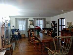 Lobby - Swim, Kayak,  lawn games. Walk to ice cream. Live Theatre , firepit smores!  (Harrison)