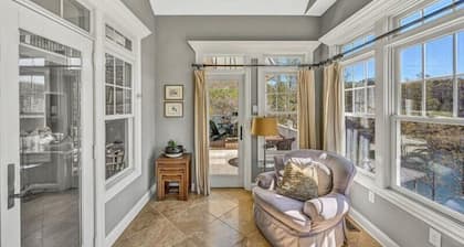 "Dream House Retreat"<br>Showplace Home w / Great Dock-Sleeps 8! Ilmainen Wifi! Pelihuone!