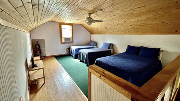 3 bedrooms, in-room safe, WiFi, bed sheets
