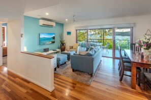 TV, stereo - Heliconia 1 Hamilton Island - oceanviews, buggy and transfers (Hamilton Island)