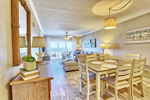 Dining - Land's End 304 building 10- Breathtaking Views of the Gulf! (Treasure Island)