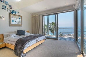 4 bedrooms - Exquisite Luxury Family Bantry Bay home (Bantry Bay)