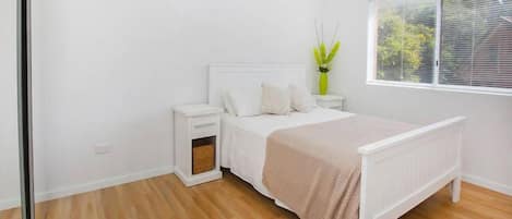 2 bedrooms, in-room safe, desk, iron/ironing board