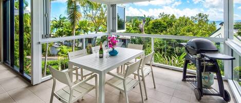 تناول الطعام بالخارج