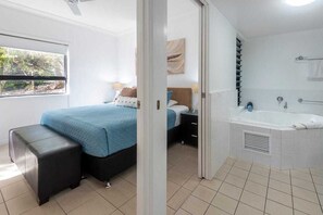 2 bedrooms, iron/ironing board, free WiFi, bed sheets