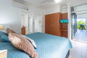 2 bedrooms, iron/ironing board, free WiFi, bed sheets