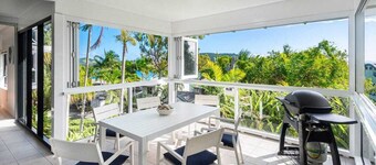Oasis 1 Hamilton Island - 2 bedroom apartment with golf buggy and transfers