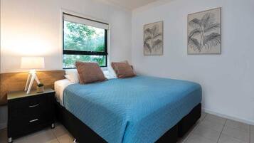 2 bedrooms, iron/ironing board, free WiFi, bed sheets