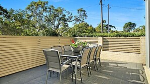 Outdoor dining - Saltbush at Vincentia by Experience Jervis Bay (Vincentia)