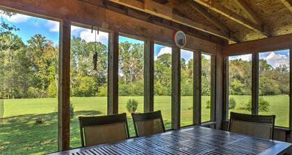 Ooltewah Cabin w/ Grill, Pool Table & Porch!