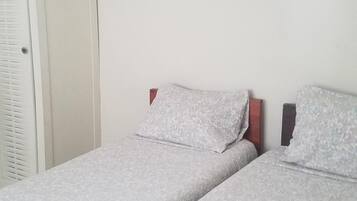 4 Schlafzimmer, Bügeleisen/Bügelbrett, kostenloses WLAN, Bettwäsche