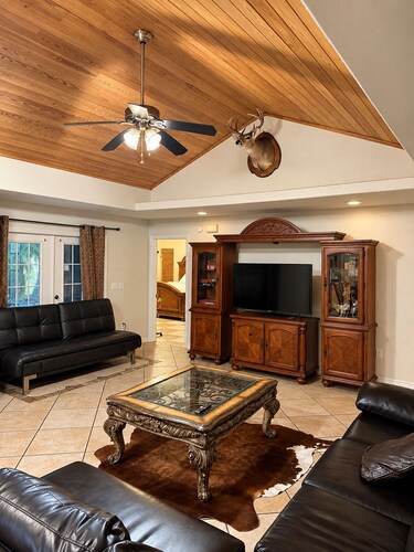 Beautiful Vacation Home Across from Lake Okeechobee
