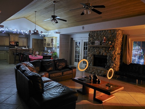 Beautiful Vacation Home Across from Lake Okeechobee