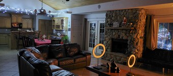 Beautiful Vacation Home Across from Lake Okeechobee