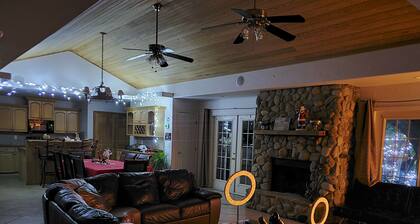 Beautiful Vacation Home Across from Lake Okeechobee