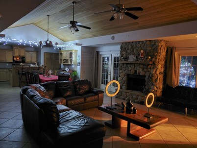 Beautiful Vacation Home Across from Lake Okeechobee