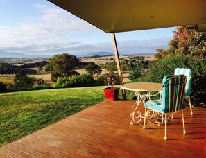 Outdoor dining - the studio - yarra valley (Dixons Creek)