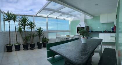 Duplex penthouse facing the sea with a glazed gourmet terrace and breathtaking views.
