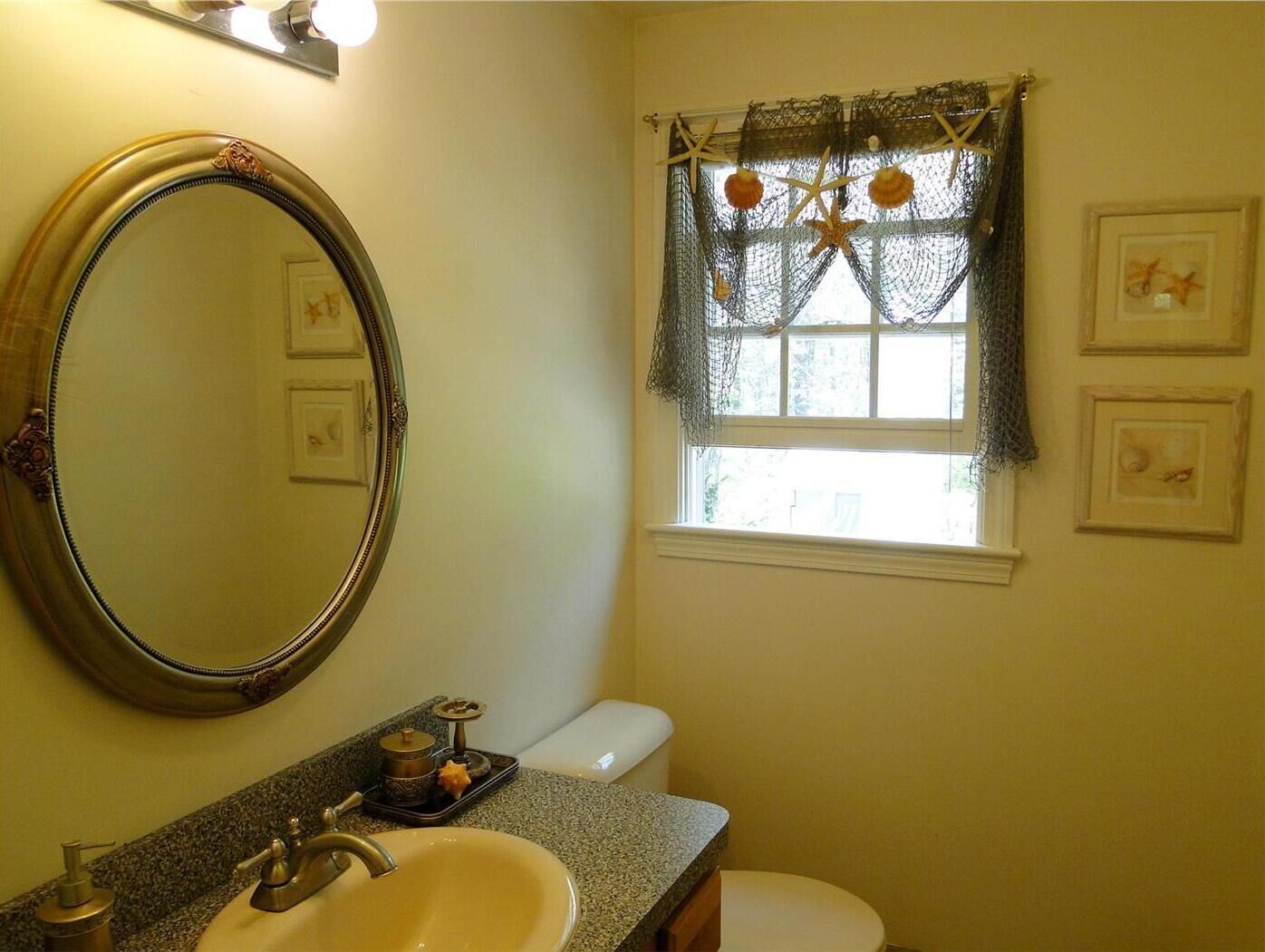 Combined shower/bathtub, hair dryer, towels, soap