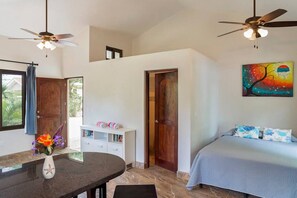 1 Schlafzimmer, Schreibtisch, Reisekinderbett, kostenloses WLAN