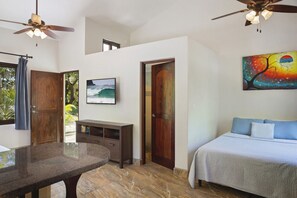 1 bedroom, desk, travel cot, free WiFi