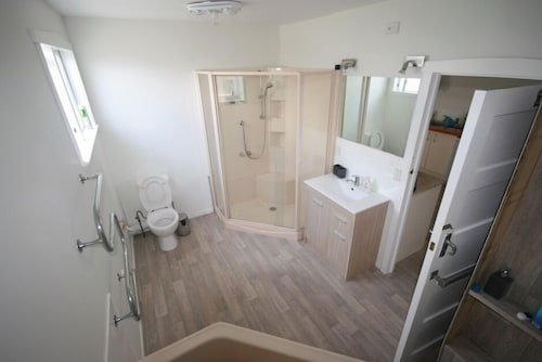 Leigh Family Bach - Your perfect spot for a family getaway in the heart of Leigh