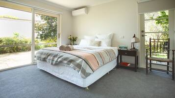 4 bedrooms, iron/ironing board, bed sheets