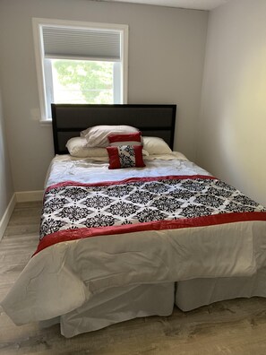 2 Schlafzimmer, Verdunkelungsvorhänge, Bügeleisen/Bügelbrett
