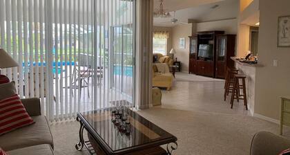 GERĂUMIG POOL HOME mit allem, was Sie benötigen,