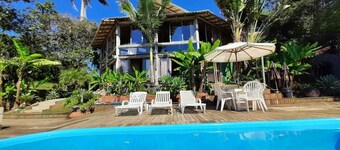 Talossa on 5 sviittiä, joista on upeat näkymät merelle!