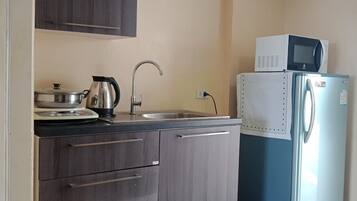 Fridge, microwave, stovetop, spices