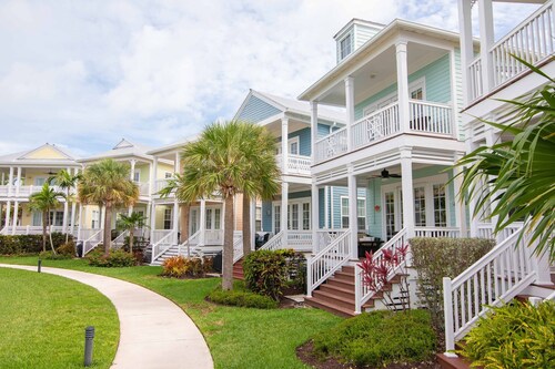 Islamorada home in Anglers Reef with Ocean Views, Dock, Com Pool & Private Beach