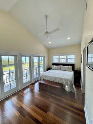 2 bedrooms, iron/ironing board, travel crib, free WiFi