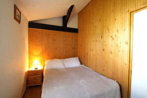 4 chambres, fer et planche à repasser, draps fournis