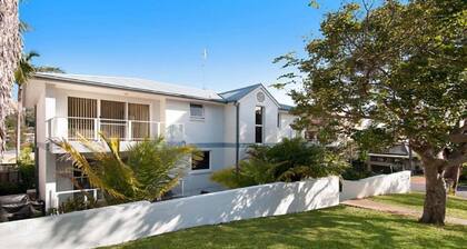 BLUE HAVEN | Short walk to beach, shops, cafes | Accom Holidays
