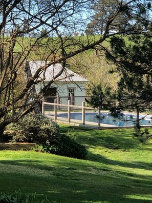 Property grounds - 1830's KippilawLuxurious Stonehouse (Parkesbourne)