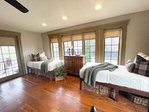 4 bedrooms, iron/ironing board, WiFi, bed sheets