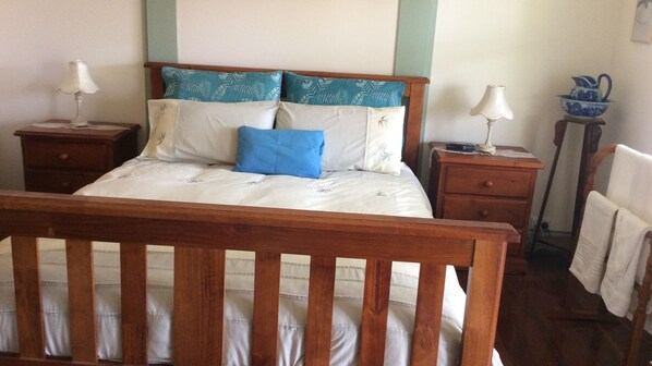 2 bedrooms, iron/ironing board, bed sheets