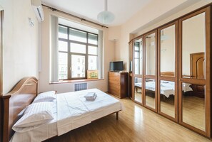 2 室のベッドルーム、アイロン / アイロン台、WiFi、ベッドシーツ