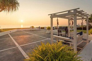 Outdoor dining - The Crest Santora Hua Hin, 2 Bedrooms with Fully Furnished By Pakky (Tambon Hua Hin)